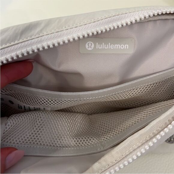 NWT Lululemon Athletica Everywhere Belt Bag Large 2L Opal White Extended Strap - Picture 3 of 9